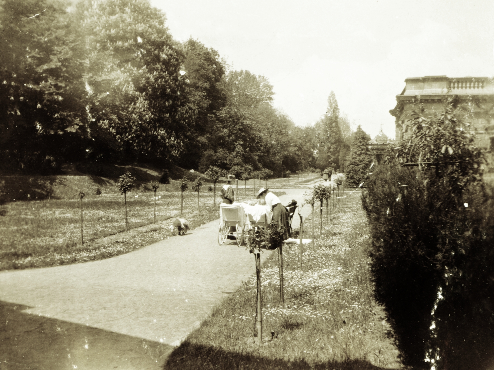 Hungary, Budapest I., sétány a Várkert Bazár felett., 1923, Hirschler András, baby carriage, Budapest, Fortepan #85264