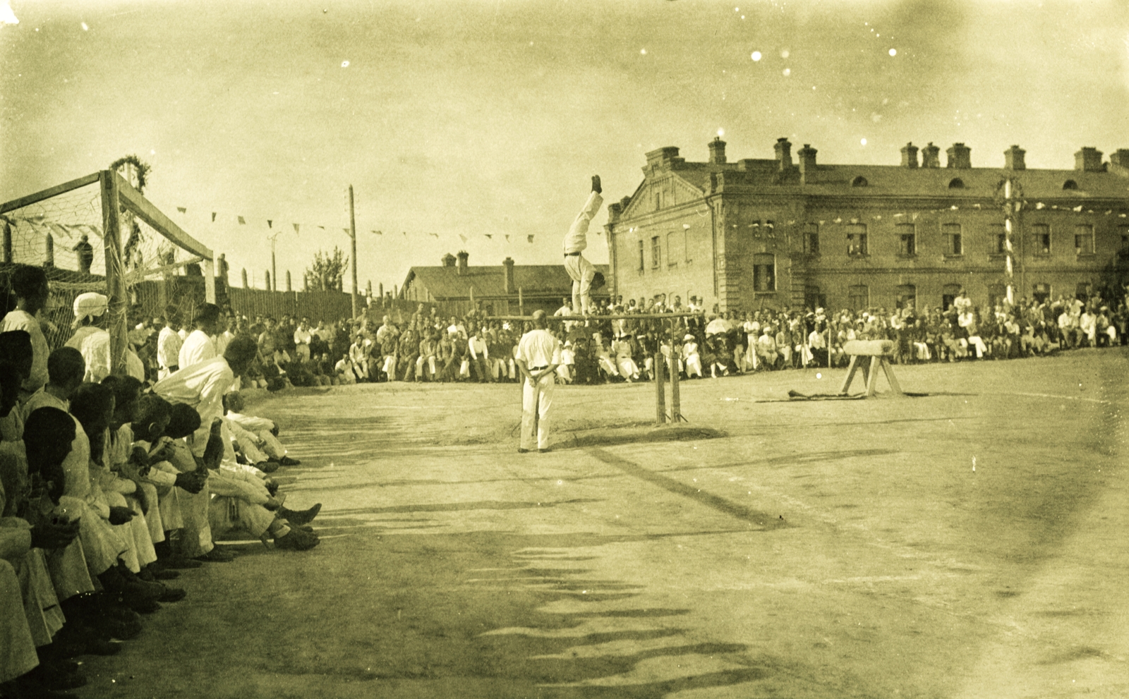 Russia, 1919, Lőw Miklós, First World War, prisoner of war, athletics, Exercise Equipment, handstand, Fortepan #85339