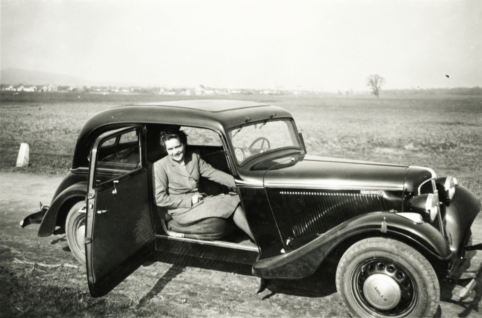 1943, Jáki László, portrait, Gerrman brand, Adler-brand, lady, automobile, costume, Fortepan #85379