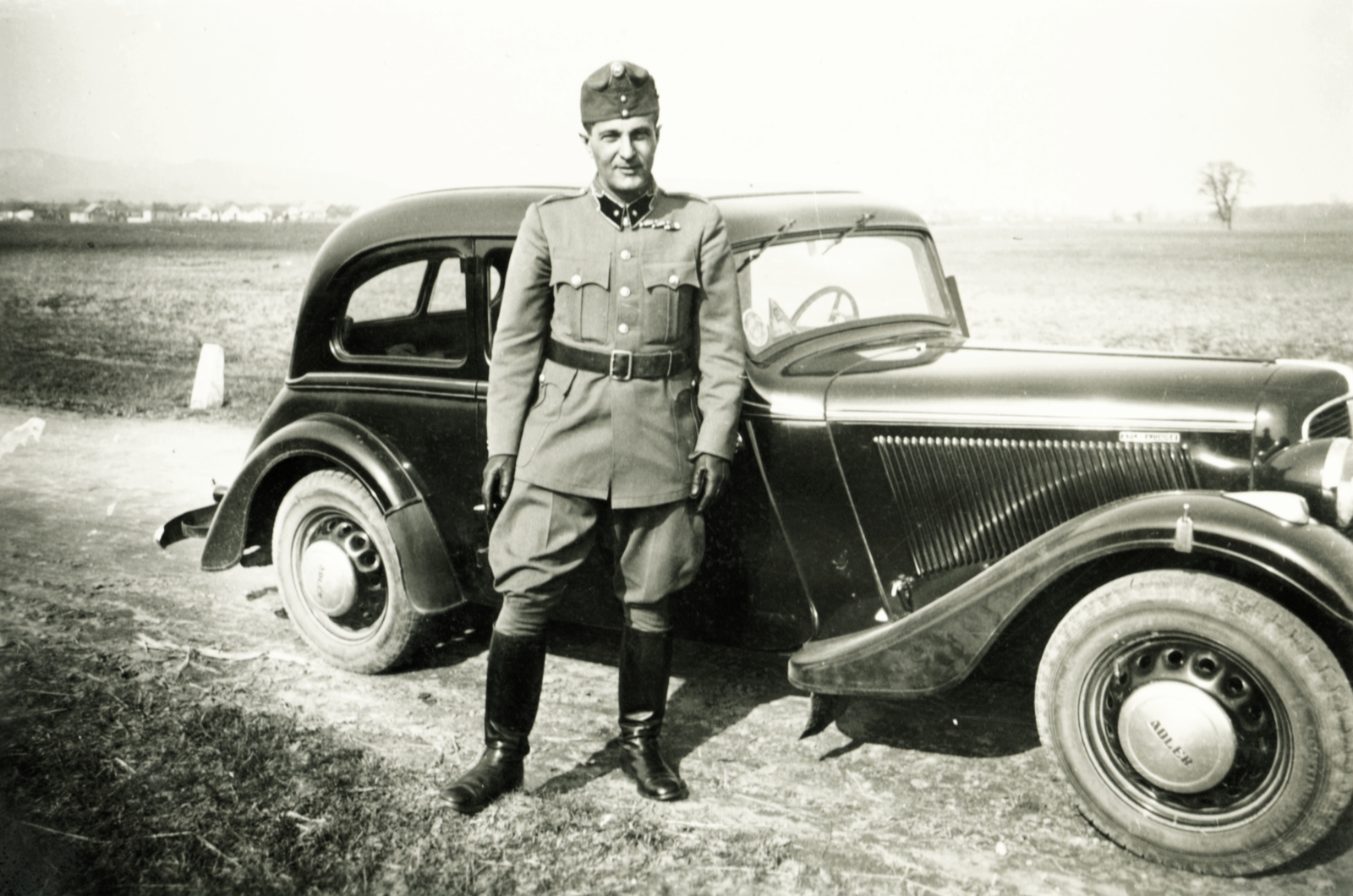 1943, Jáki László, portrait, Adler-brand, second World War, soldier, automobile, "Bocskai" side cap, Fortepan #85380