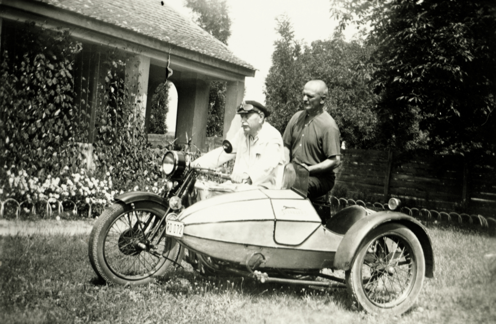 1943, Jáki László, motorcycle, yard, men, motorcycle with sidecar, Standard-brand, number plate, Fortepan #85382