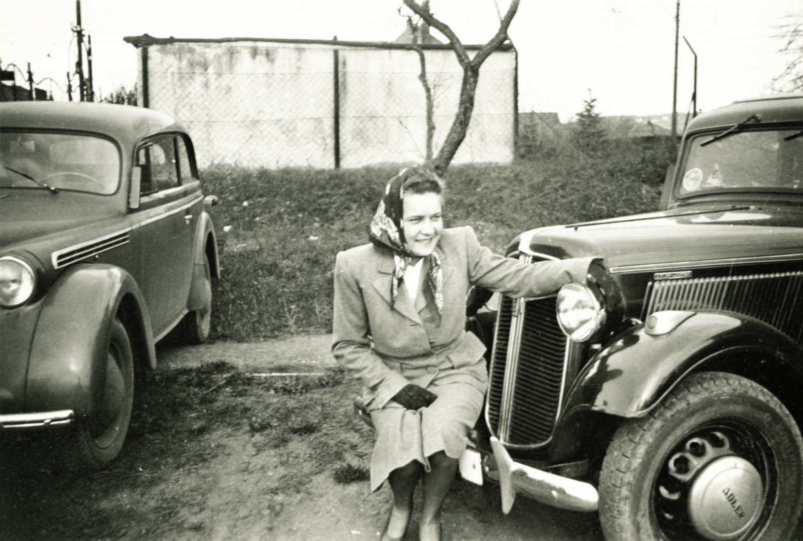 1943, Jáki László, portrait, Adler-brand, gloves, headscarf, lady, automobile, costume, sitting on a car, girls'n'cars, Fortepan #85383