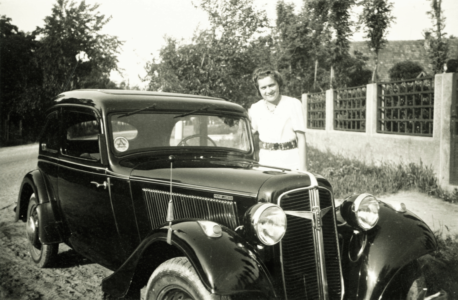 1943, Jáki László, portrait, Adler-brand, necklace, lady, automobile, summer dresses, girls'n'cars, Fortepan #85386