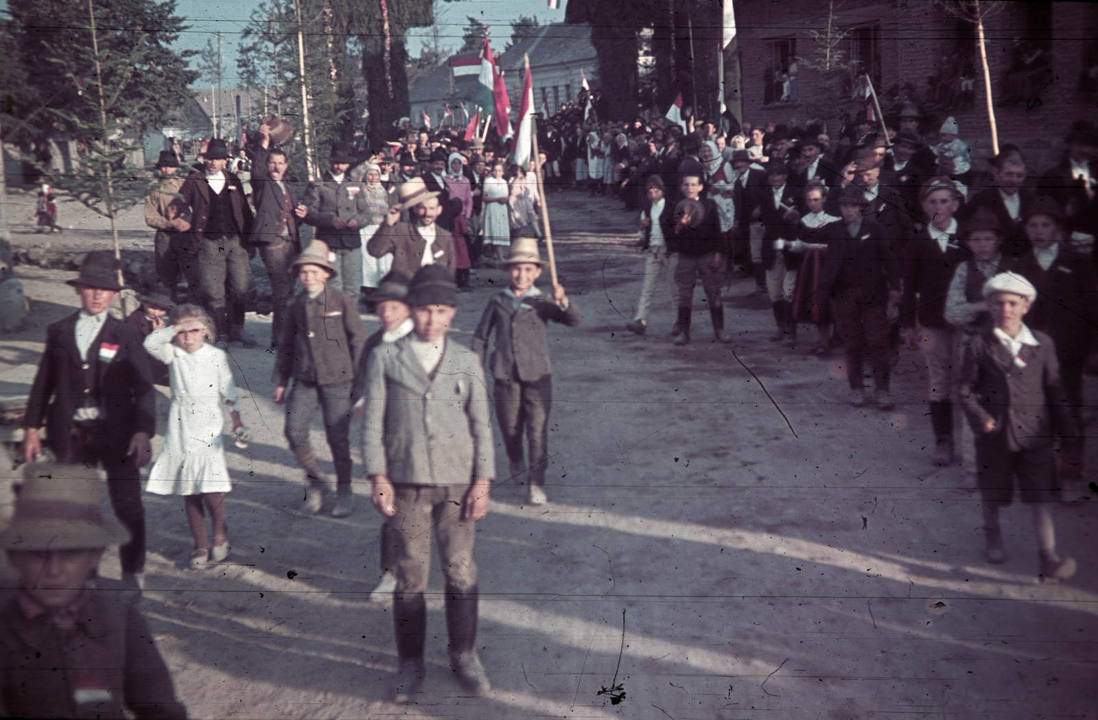 Romania,Transylvania, Észak-Erdély, a felvétel a magyar csapatok bevonulása idején készült., 1940, Fortepan, territorial gain, colorful, kids, triumphal arc, Fortepan #8551