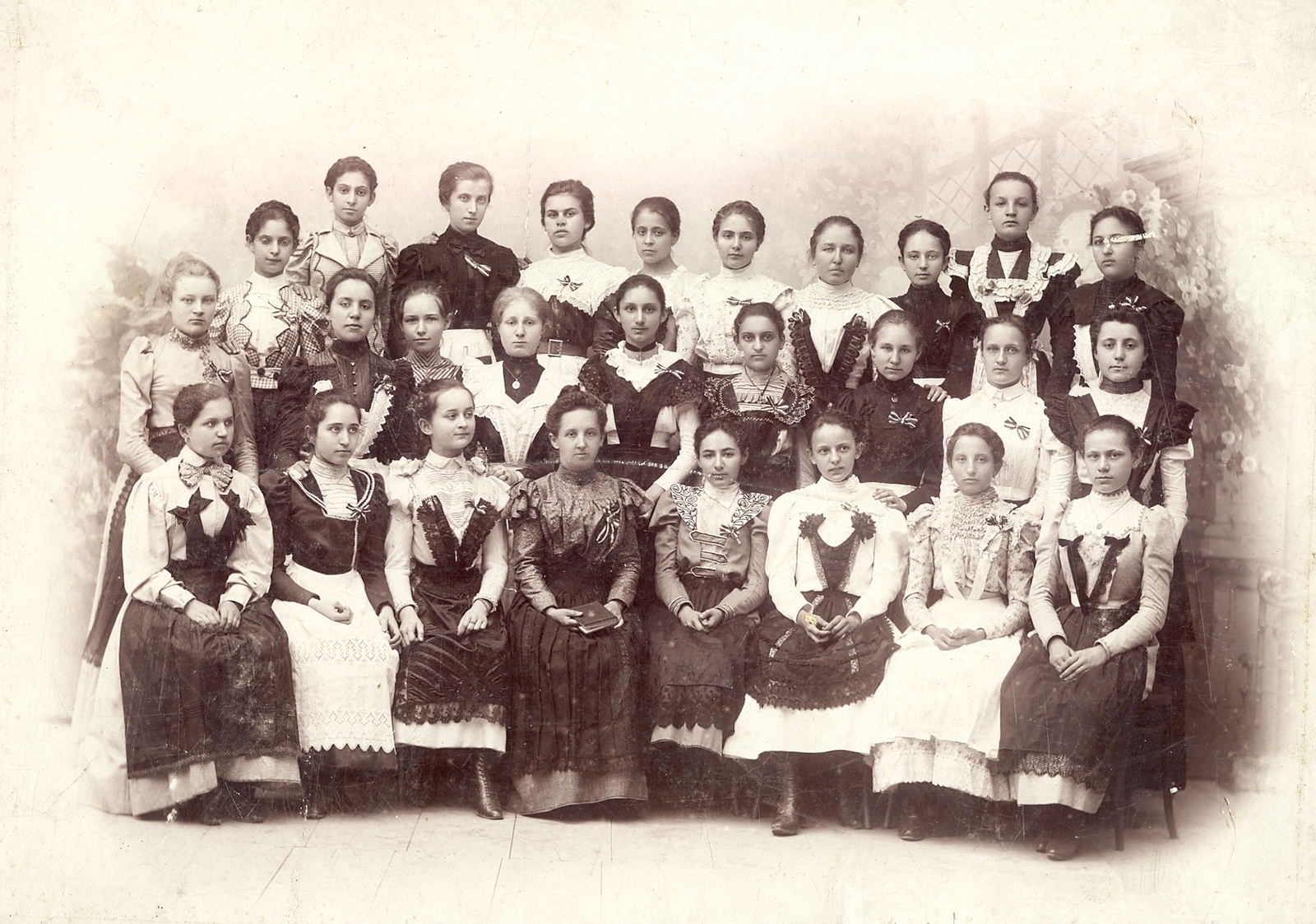 Hungary, Siklós, a Polgári Leányiskola IV. osztályos tanulóinak csoportképe., 1904, Nagy Józsefné dr, class photo, tableau, Girls' school, Fortepan #85535