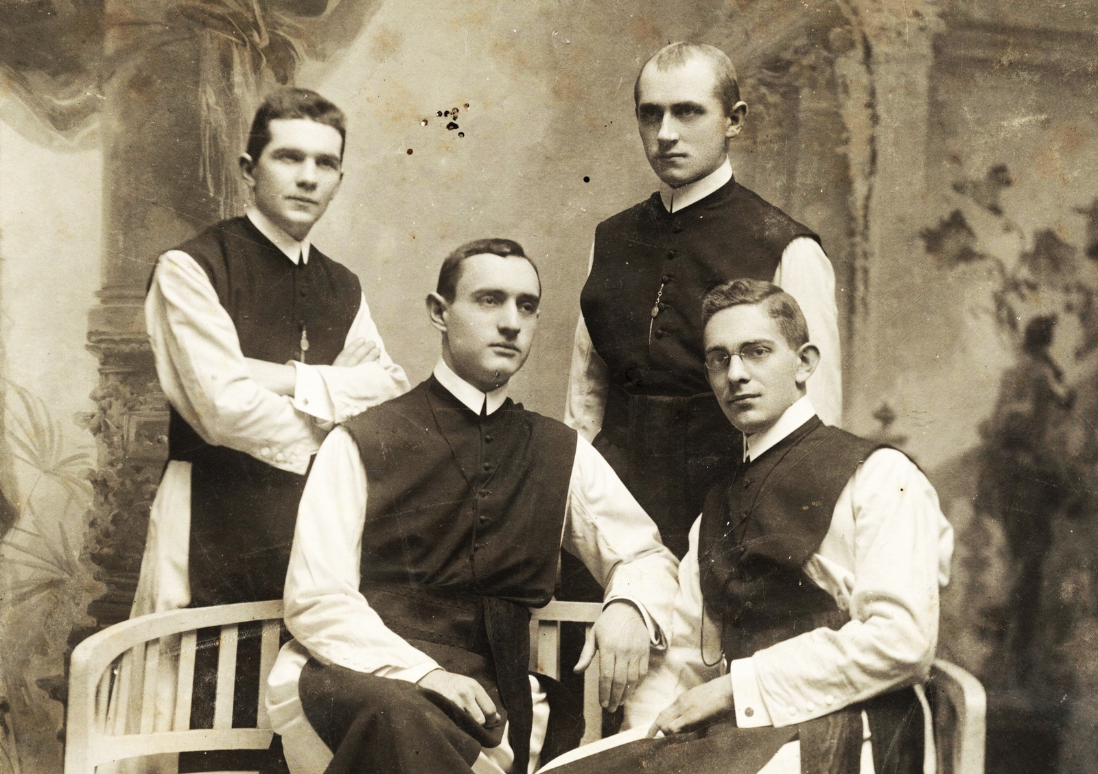 1926, Székesfehérvár Városi Képtár / Deák Gyűjtemény, priest, tableau, cassock, arms crossed over the chest, Fortepan #85565