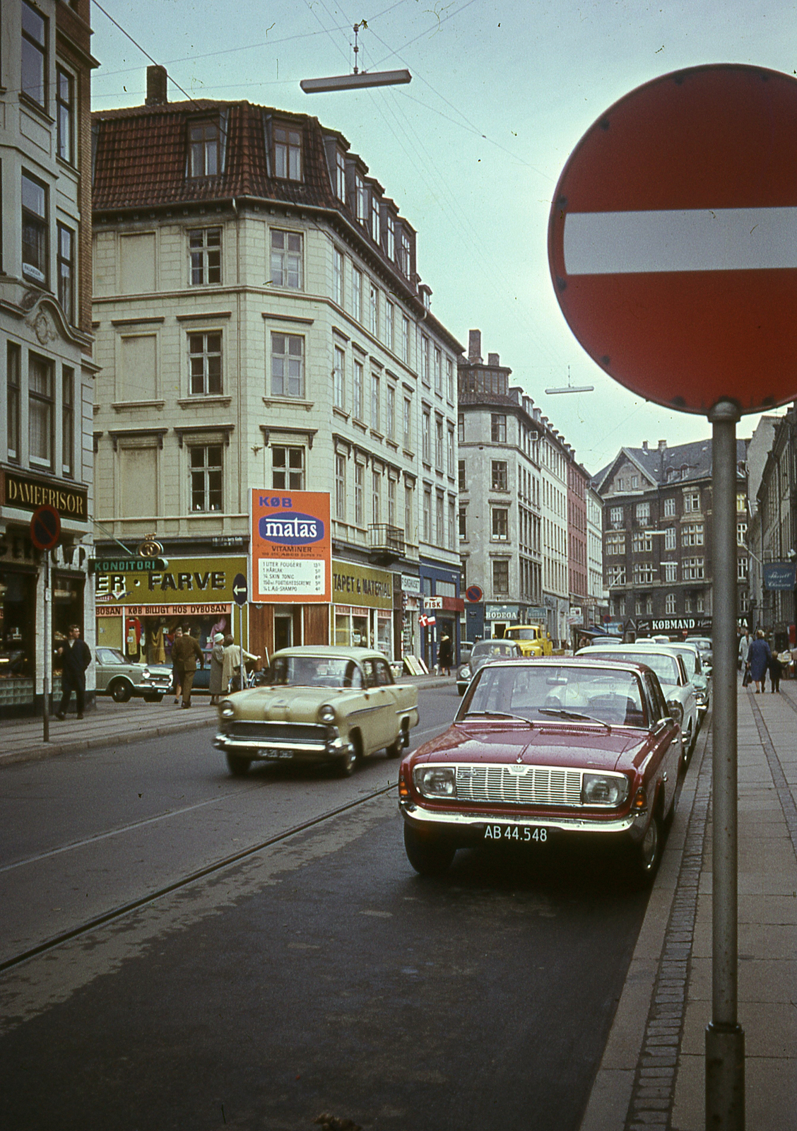 Dánia, Koppenhága, Store Kongensgade., 1966, Lőw Miklós, színes, automobil, rendszám, Ford Taunus P5, Fortepan #85624