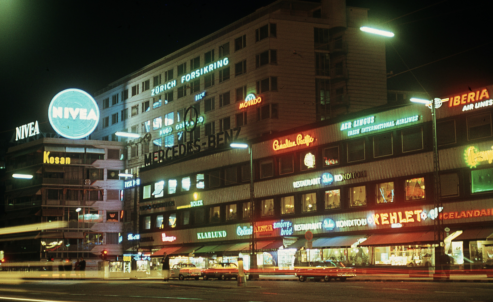 Denmark, Copenhagen, Vesterbrogade a Szabadság emlékműtől nézve., 1966, Lőw Miklós, colorful, neon sign, night, Fortepan #85644
