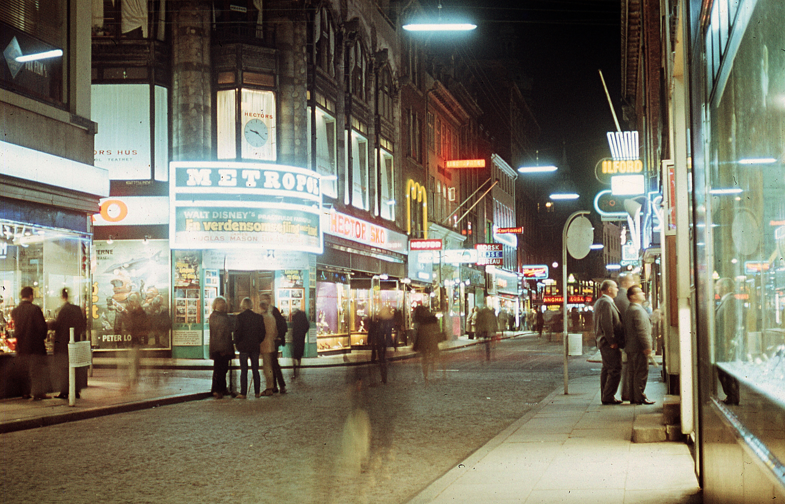 Denmark, Copenhagen, Frederiksberggade - Kattesundet kereszteződése., 1966, Lőw Miklós, colorful, street view, neon sign, Fortepan #85646