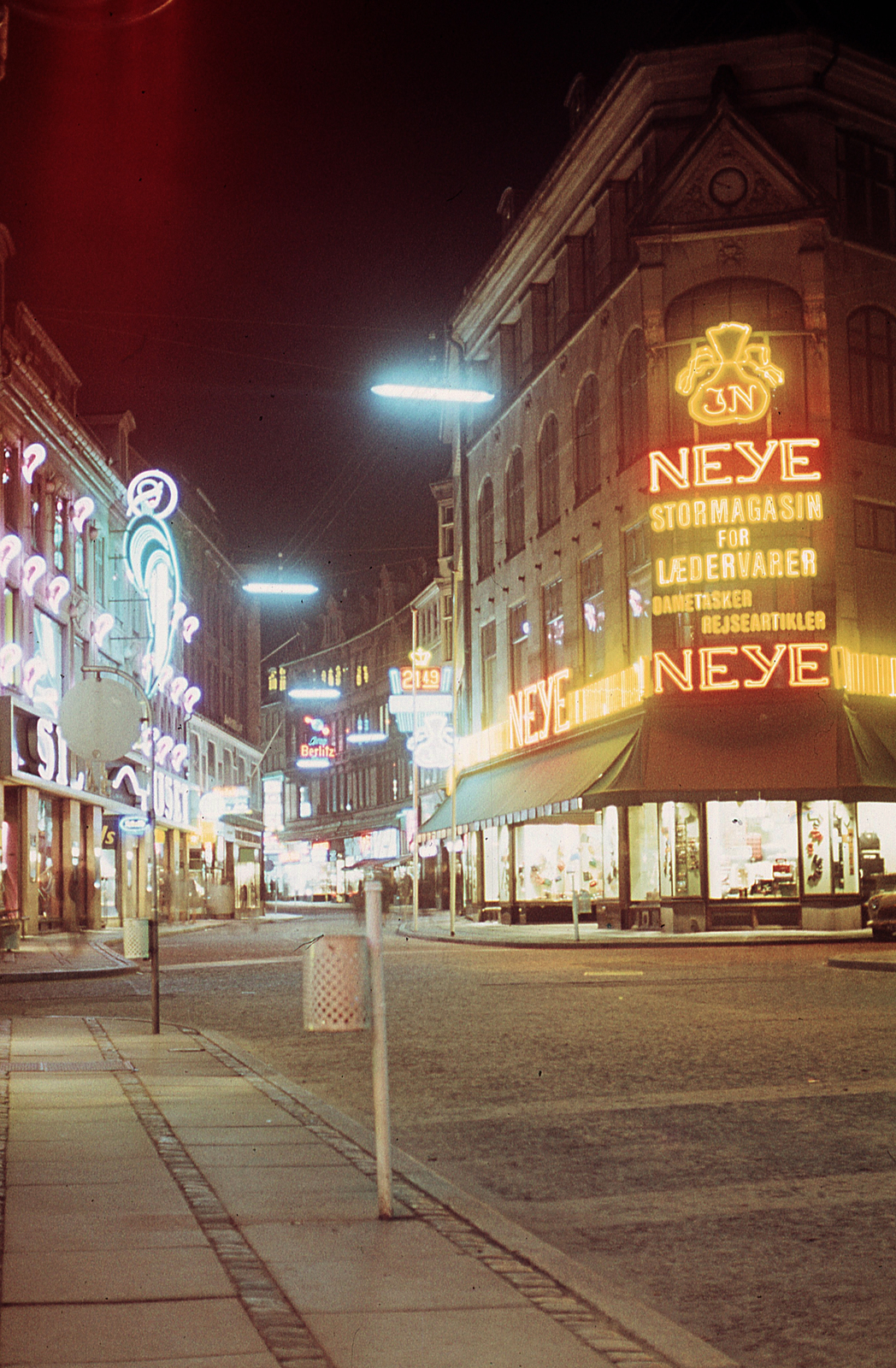 Denmark, Copenhagen, Vimmelskaftet az Amagertorv felől nézve., 1966, Lőw Miklós, colorful, neon sign, Fortepan #85648