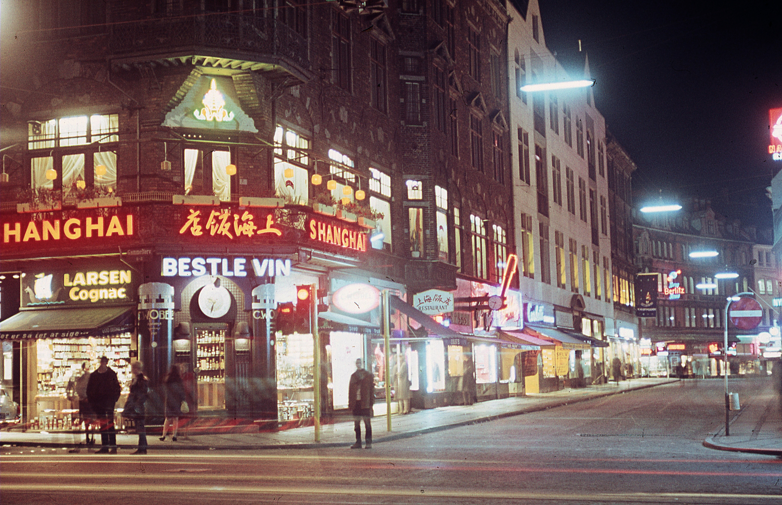 Denmark, Copenhagen, Nygade a Gammeltorv felől nézve., 1966, Lőw Miklós, colorful, neon sign, Chinese characters, Fortepan #85649