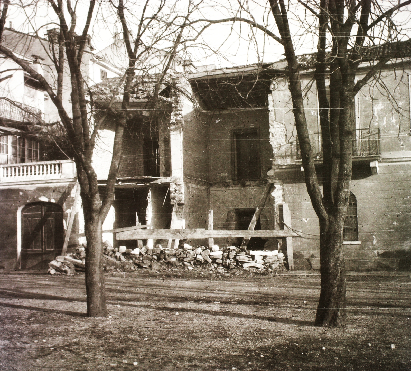 Italy, Gorizia, Piazza Cesare Battisti (ekkor Piazza Gymnastica) 1. és 2., 1915, Schmidt Albin, war damage, Fortepan #85985