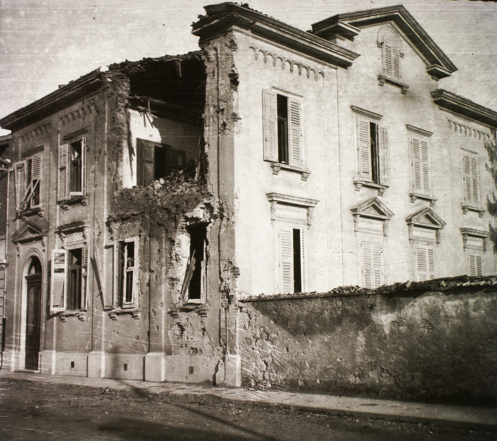 Italy, Gorizia, Via Giovanni Rismondo 5., plébánia., 1915, Schmidt Albin, First World War, war damage, parish, Fortepan #85994