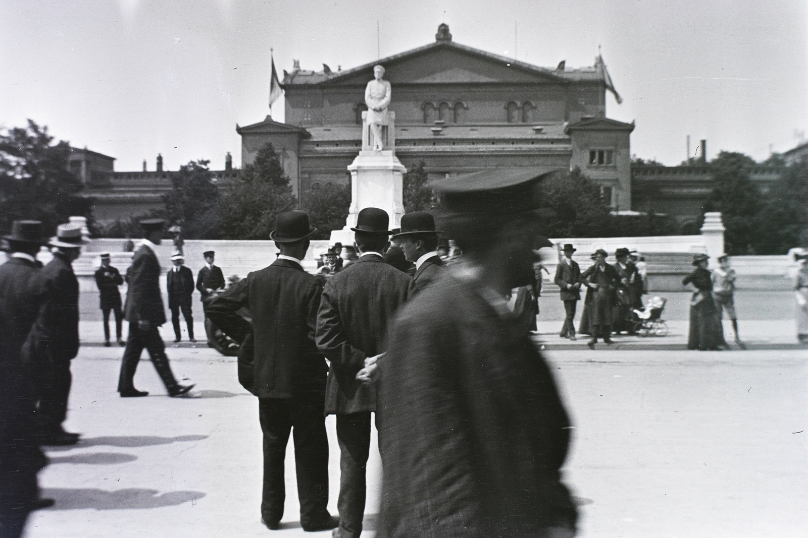 Germany, Berlin, Tiergarten, Königsplatz (később Platz der Republik), a Moltke emlékmű mögött a Krolloper., 1914, Schmidt Albin, monument, Friedrich Ludwig Persius-design, Fortepan #86191