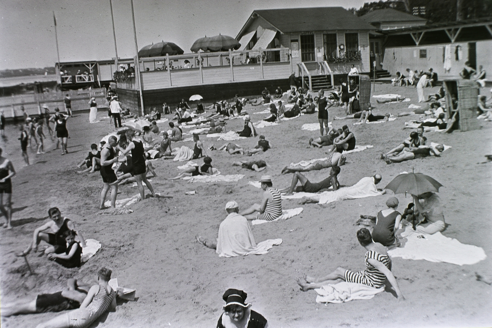 Németország, Berlin, Wannsee strand., 1913, Schmidt Albin, strand, fürdőruha, fürdőtrikó, csíkos ruha, Fortepan #86202