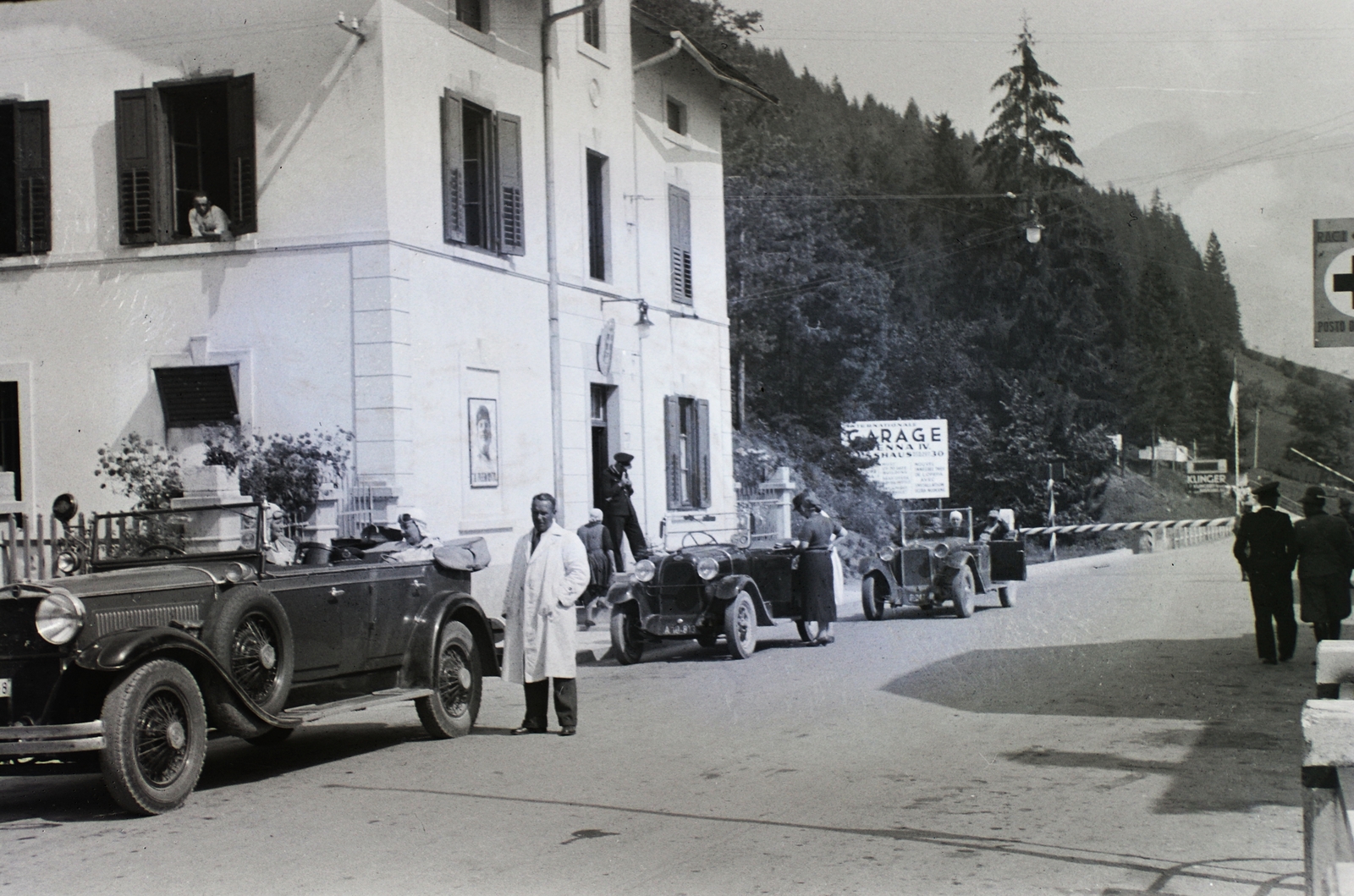 Olaszország, Tarvisio, Coccau, határátkelő Ausztria felé., 1930, Schmidt Albin, Steyr-márka, osztrák gyártmány, határállomás, automobil, Steyr Type XII, Fortepan #86227