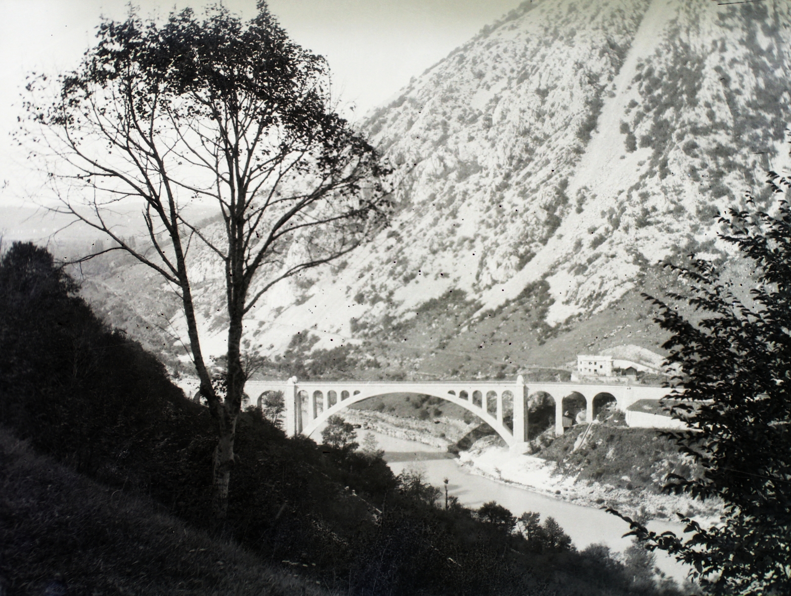 Slovenia, Nova Gorica, Solkan (ekkor önálló, ma a város része), Solkan-híd az Isonzó folyó felett., 1915, Schmidt Albin, bridge, Secession, arch bridge, Rudolf Jaussner-design, Leopold Oerley-design, Fortepan #86228