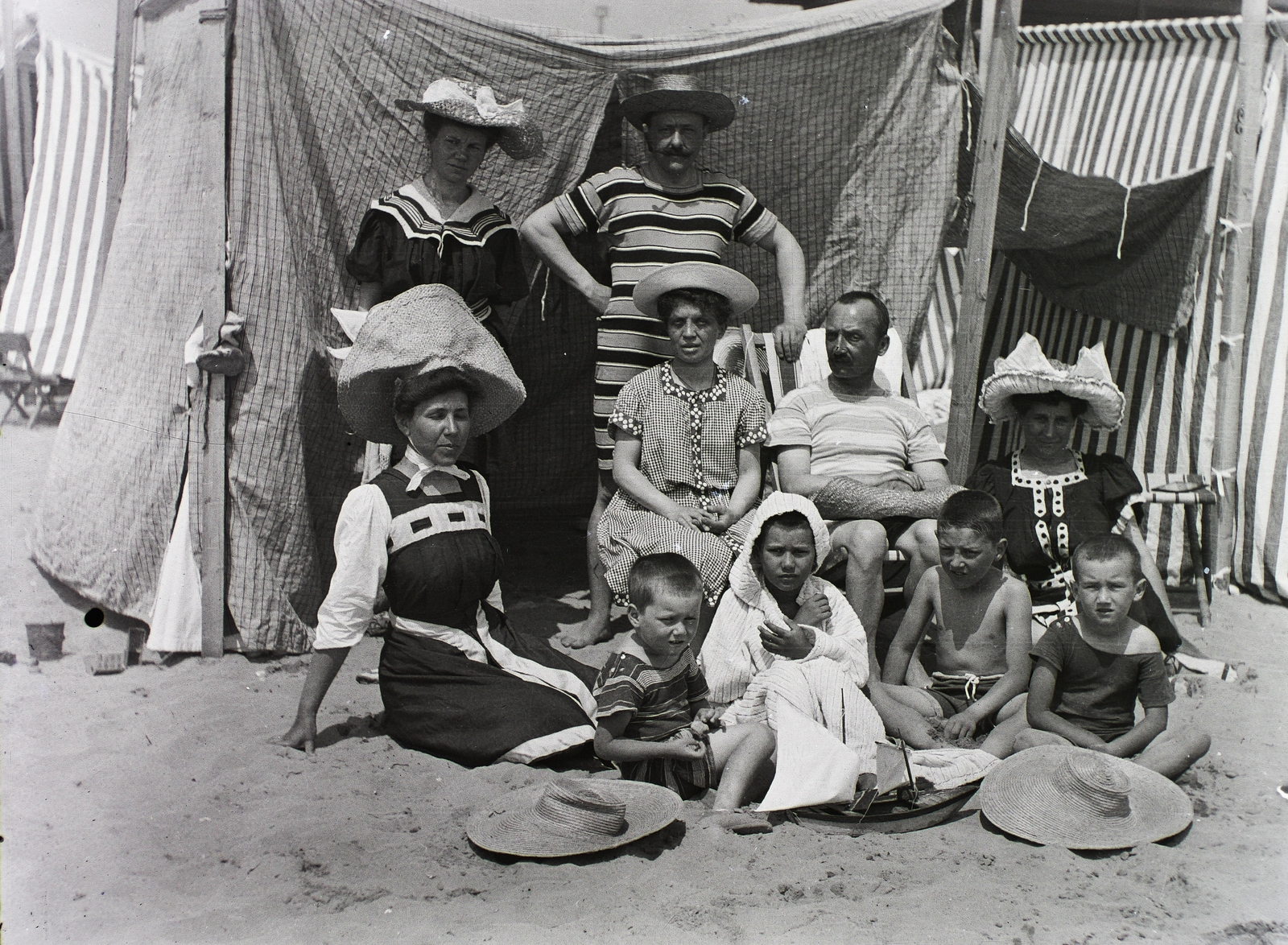 Olaszország, Grado, Strand., 1910, Schmidt Albin, fürdőruha, csoportkép, Fortepan #86249