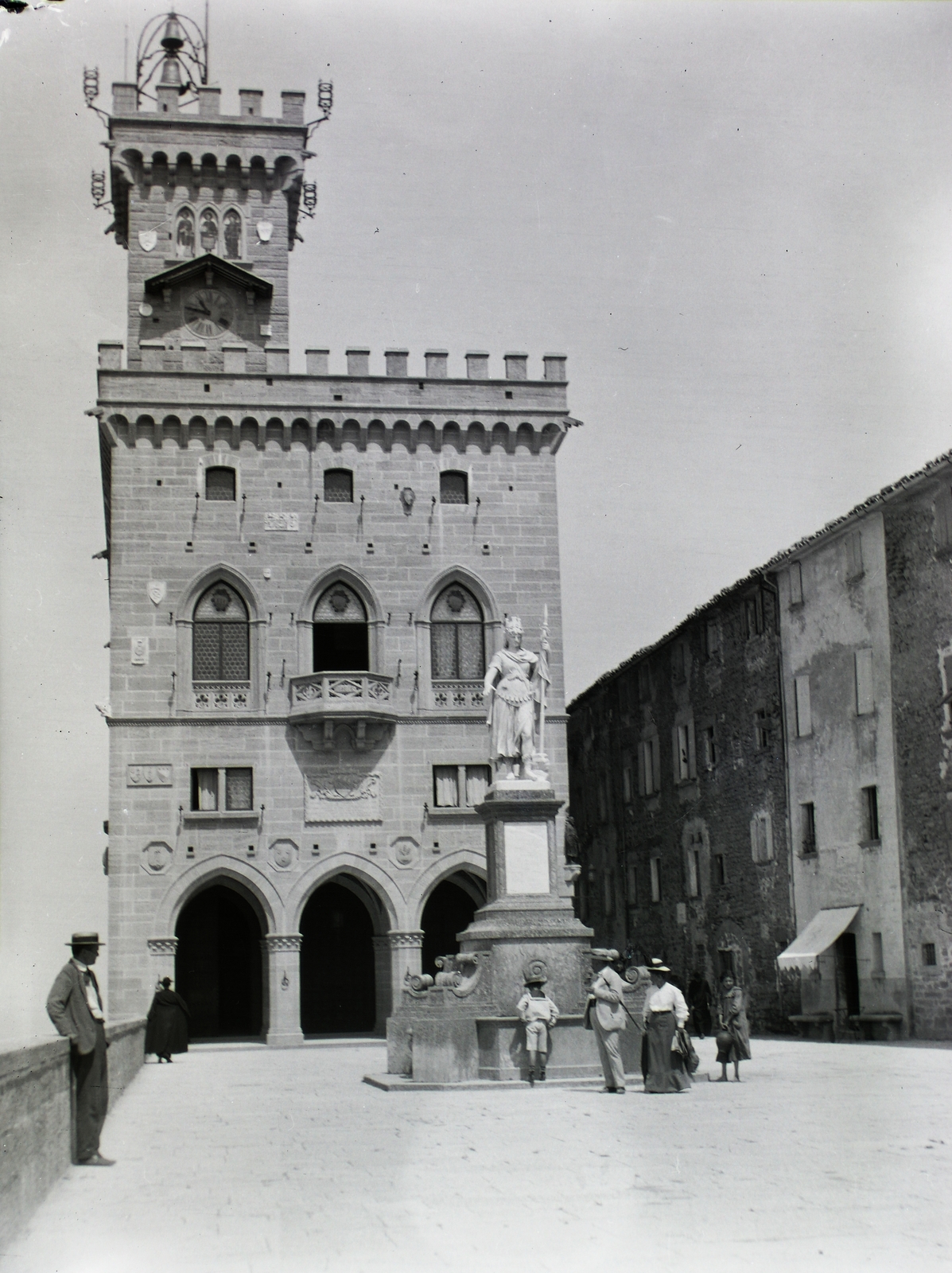 San Marino, Városháza (Palazzo Pubblico)., 1910, Schmidt Albin, well, sculpture, balcony, palace, public building, Neoclassical architecture, Francesco Azzurri-design, Stefano Galletti-design, Fortepan #86300
