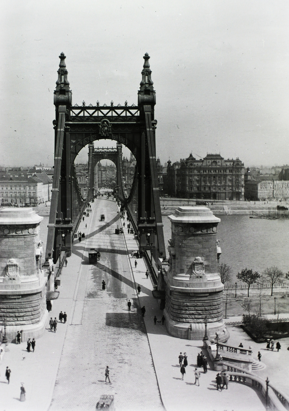 Magyarország, Budapest V.,Budapest I., Erzsébet híd a Gellérthegyről nézve., 1907, Schmidt Albin, híd, hídfő, Duna, eklektikus építészet, Budapest, függőhíd, Kherndl Antal-terv, Czekelius Aurél-terv, Fortepan #86306