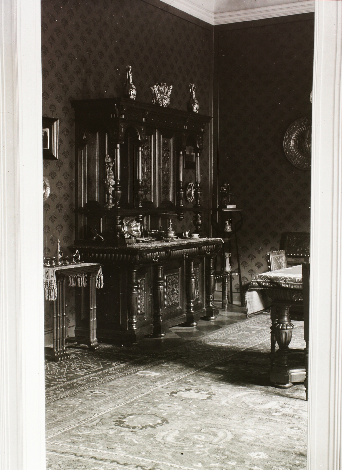 Magyarország, Budapest V., Nádor utca 5., a felvétel a bérház (korábban Tigris Szálloda) egyik lakásában készült., 1909, Schmidt Albin, enteriőr, tálalószekrény, Budapest, Fortepan #86325