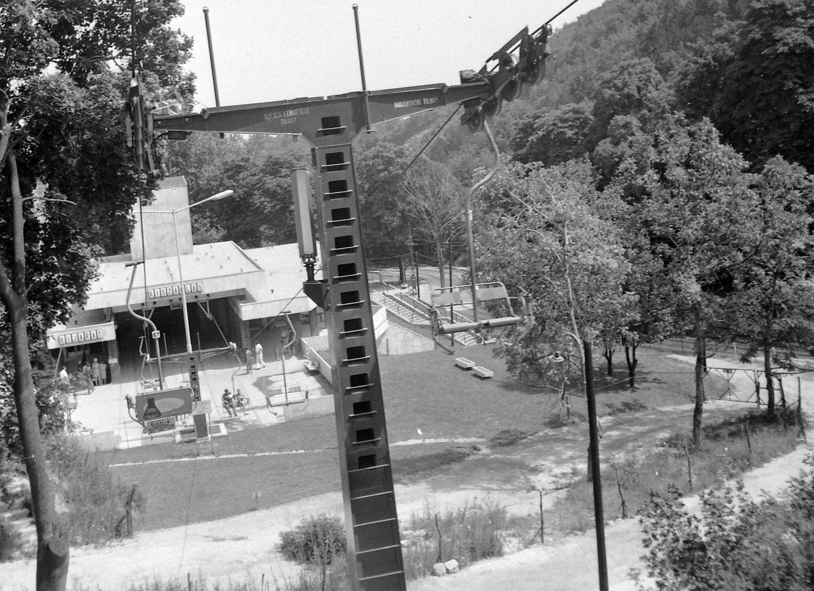 Hungary, Budapest XII., Zugliget, a Libegő alsó állomása., 1971, Gyöngyi, Budapest, Fortepan #8640