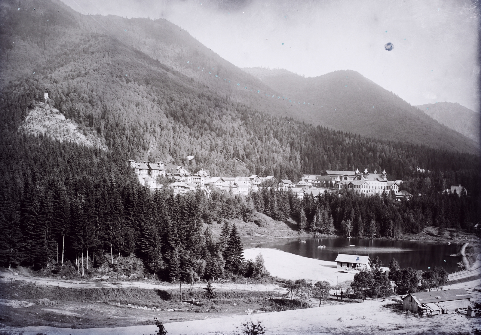 Romania,Transylvania, Băile Tusnad, Csukás-tó., 1908, Magyar Földrajzi Múzeum / Erdélyi Mór cége, landscape, mountain, lake, pine forest, Fortepan #86410