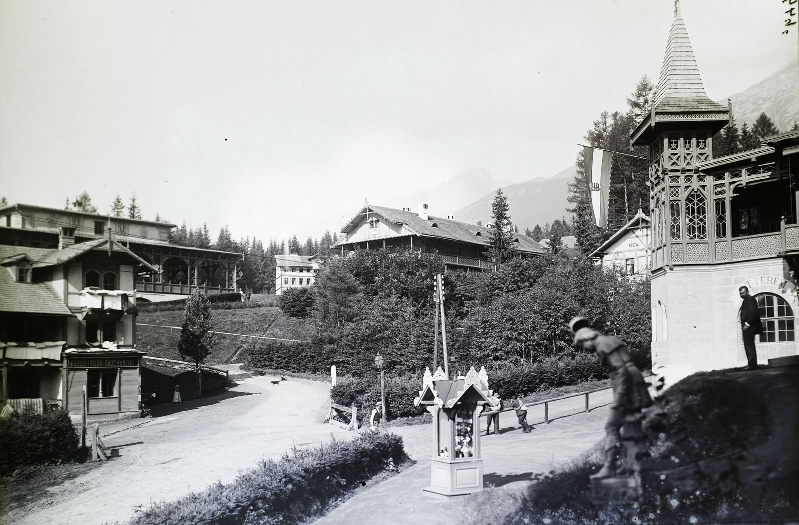 Szlovákia,Magas-Tátra, Ótátrafüred, 1906, Magyar Földrajzi Múzeum / Erdélyi Mór cége, zászló, szobor, Tátra hegység, Fortepan #86418