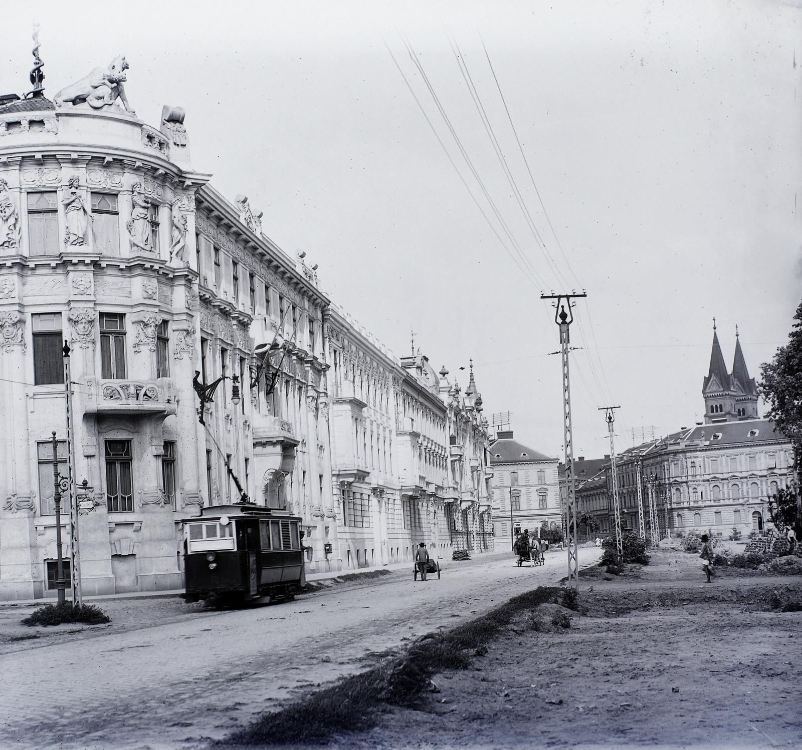 Romania,Transylvania, Timisoara, Liget-sor (most Bulevardul 3 August 1919), jobbra a háttérben a Millenniumi templom tornyai., 1904, Magyar Földrajzi Múzeum / Erdélyi Mór cége, tram, Catholic Church, Fortepan #86452