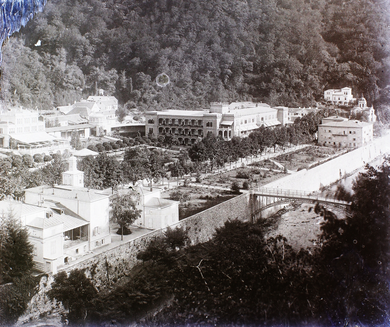 Romania,Transylvania, Băile Herculane, a város központjában a Rudolf vagy Rezsõ-udvar., 1904, Magyar Földrajzi Múzeum / Erdélyi Mór cége, thermal bath, bath town, Fortepan #86456