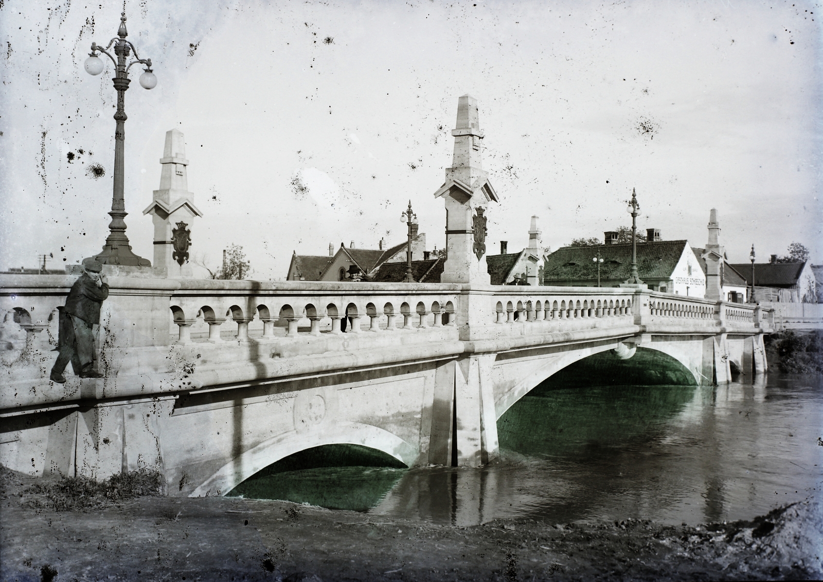 Romania,Transylvania, Sibiu, kőhíd a Szeben folyón., 1908, Magyar Földrajzi Múzeum / Erdélyi Mór cége, bridge, Fortepan #86493