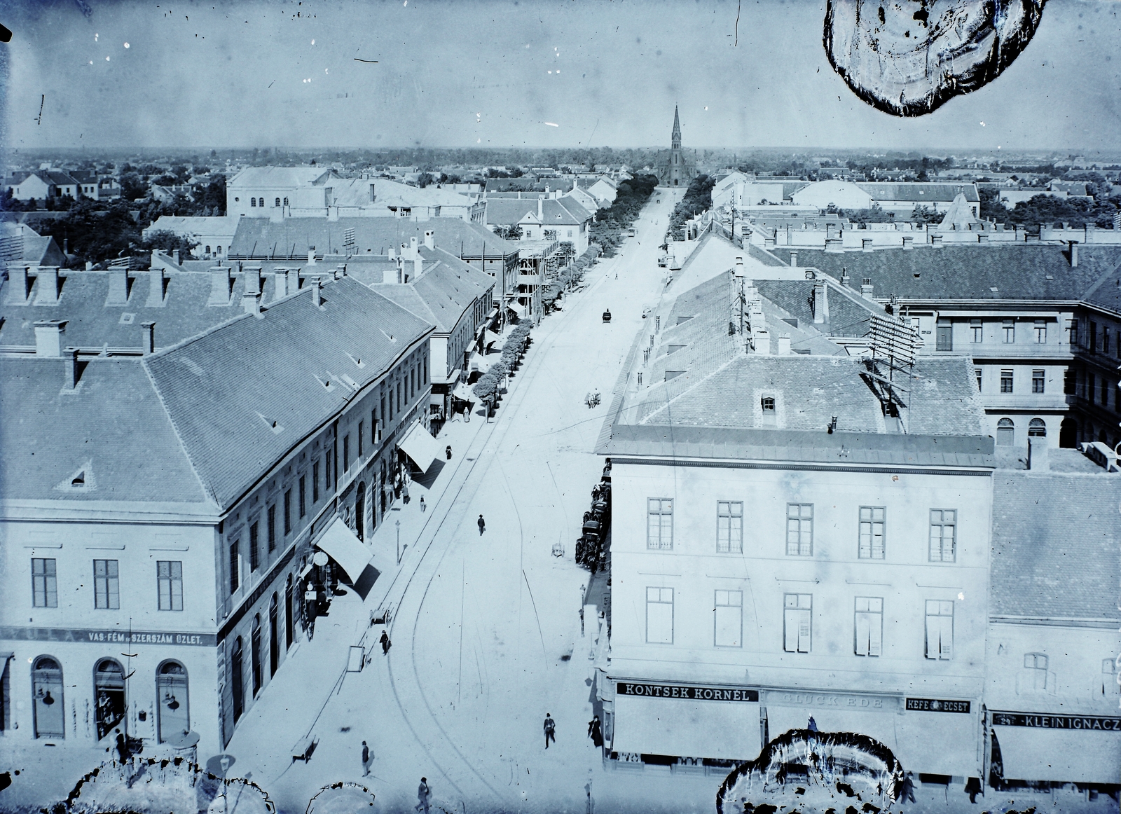 Magyarország, Debrecen, előtérben a Piac utca, balra a Városháza, szemben a Kossuth utca végén a Verestemplom., 1908, Magyar Földrajzi Múzeum / Erdélyi Mór cége, templom, utcakép, középület, Fortepan #86509