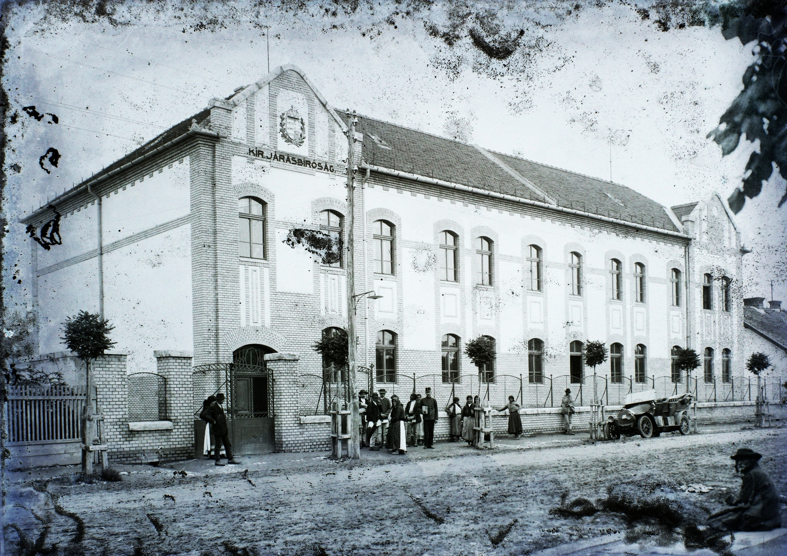 Romania,Transylvania, Aiud, Királyi Járásbíróság., 1914, Magyar Földrajzi Múzeum / Erdélyi Mór cége, crest, public building, automobile, national emblem, Fortepan #86522