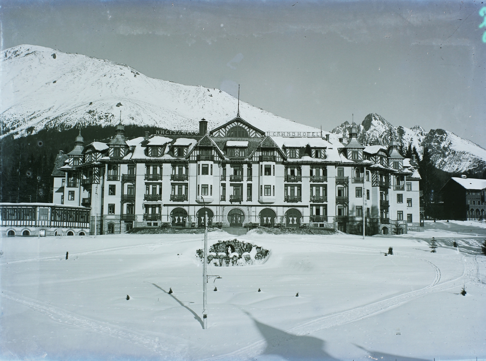 Slovakia,High Tatras, Starý Smokovec, Grand Hotel., 1907, Magyar Földrajzi Múzeum / Erdélyi Mór cége, woods, winter, snow, hotel, Tatra Mountains, Quidó Hoepfner-design, Fortepan #86548