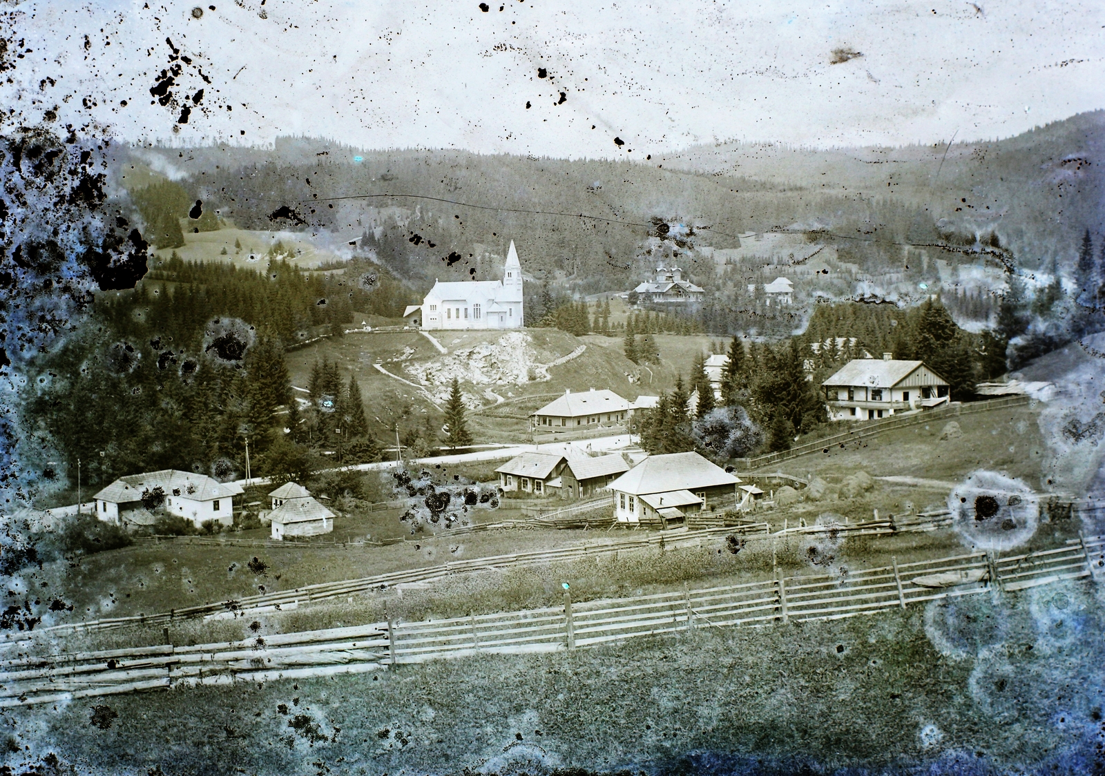 Romania,Transylvania, Borsec, látkép a katolikus templommal., 1907, Magyar Földrajzi Múzeum / Erdélyi Mór cége, Catholic Church, bird's eye view, Fortepan #86561