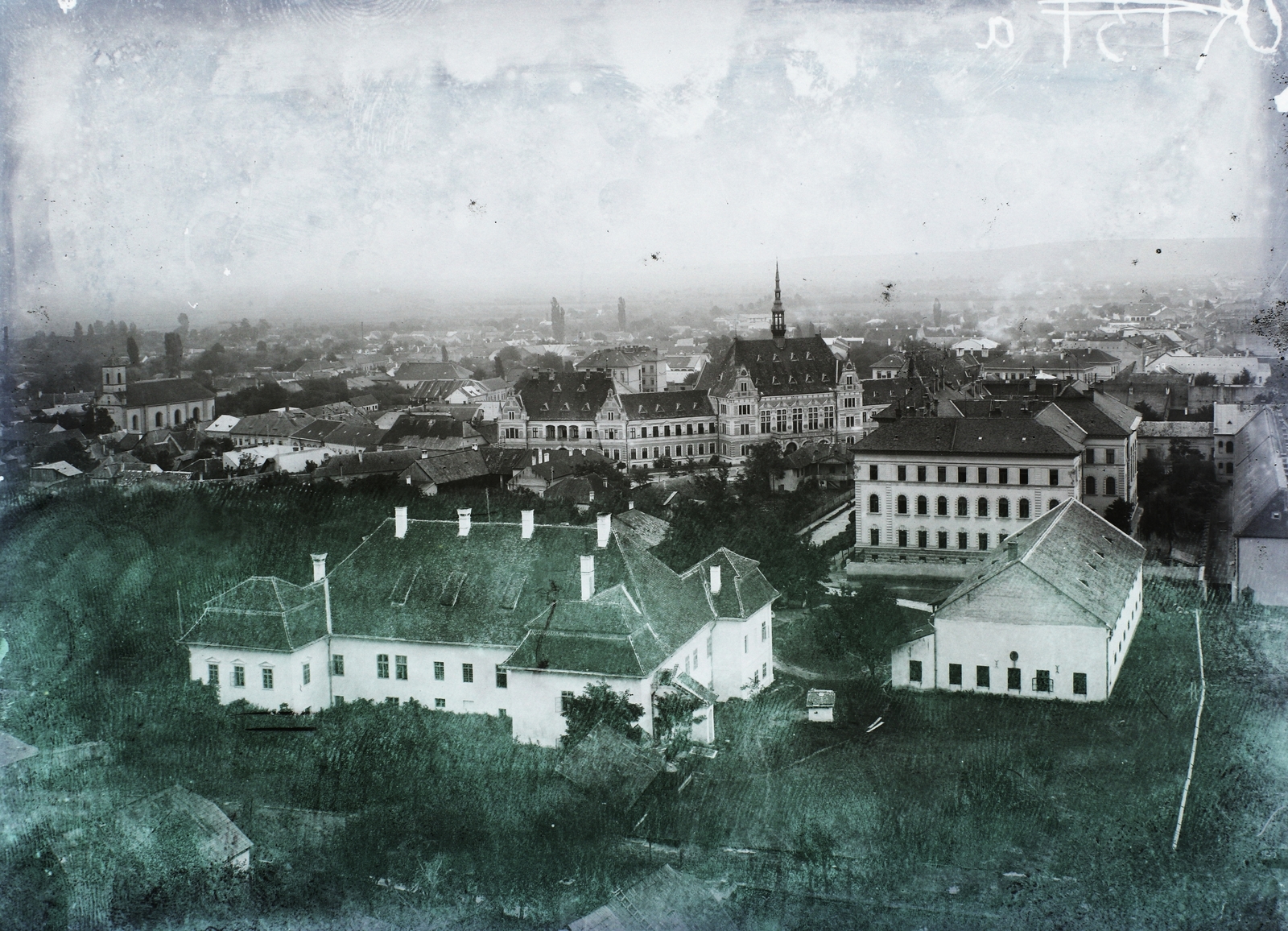 Románia,Erdély, Déva, a város látképe a várhegy felől, előtérben a Magna Curia, háttérben a Vármegyeháza., 1908, Magyar Földrajzi Múzeum / Erdélyi Mór cége, középület, Fortepan #86600
