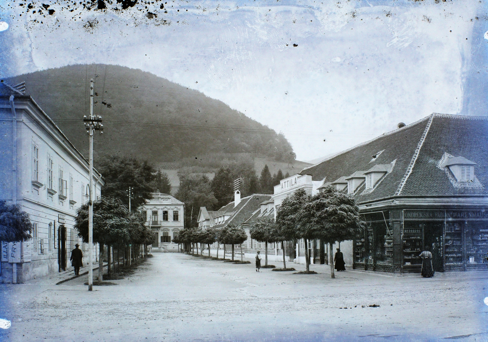 Szlovákia, Trencsénteplic, Posta utca., 1911, Magyar Földrajzi Múzeum / Erdélyi Mór cége, utcakép, áruház, fasor, Fortepan #86631