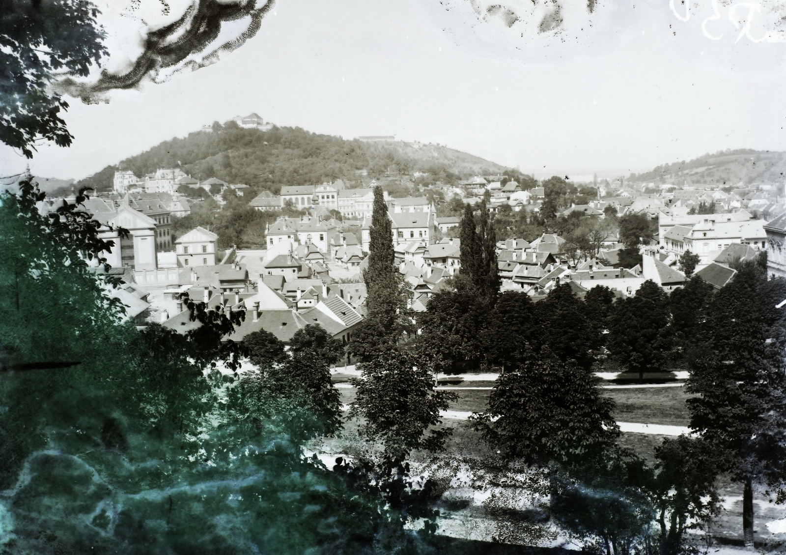 Romania,Transylvania, Brașov, a város látképe, háttérben a Fellegvár., 1910, Magyar Földrajzi Múzeum / Erdélyi Mór cége, picture, mountain, damaged photo, Fortepan #86646