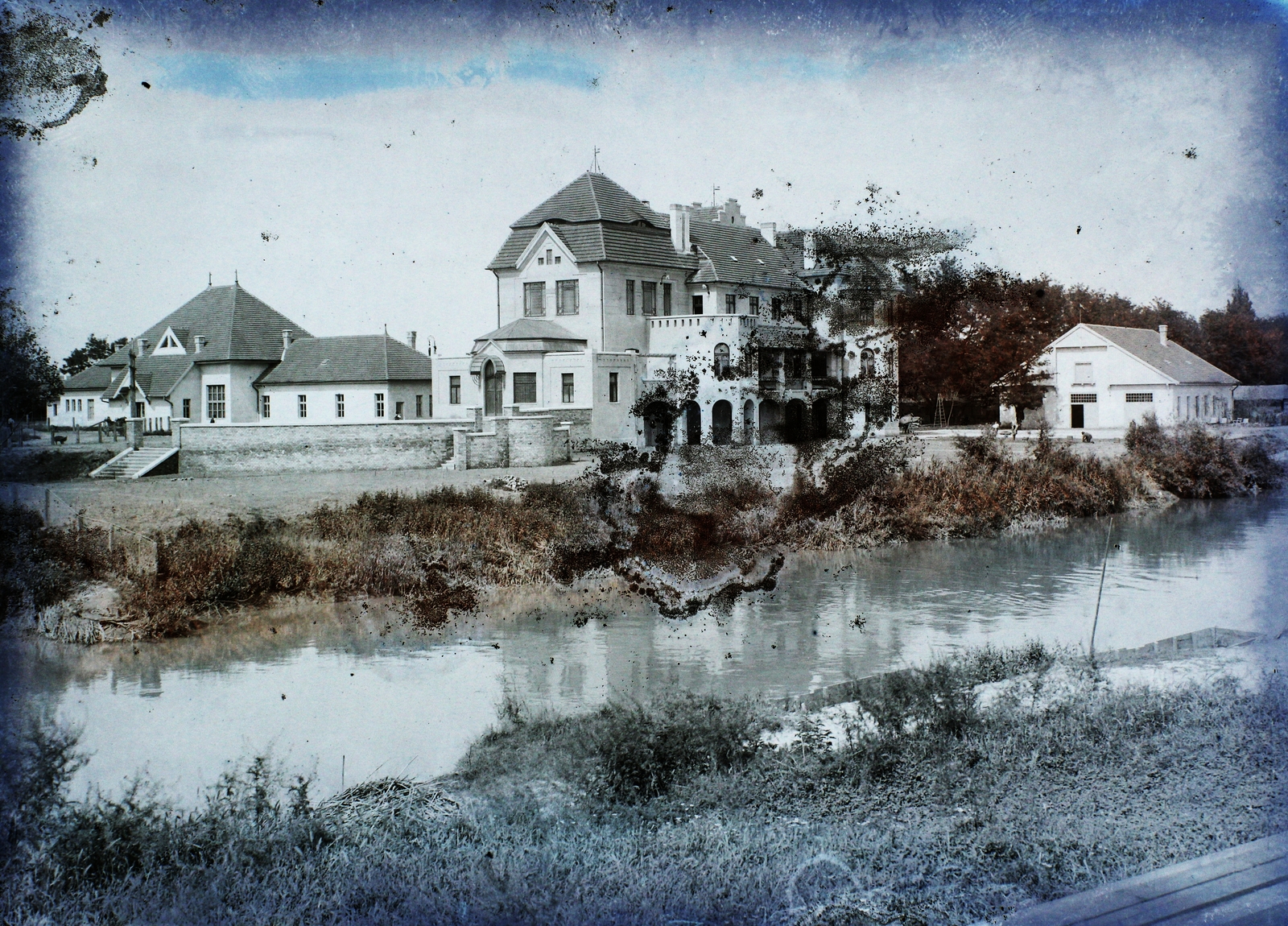 Romania,Transylvania, Timisoara, Béga-csatorna, a túlparton a Regatta Egyesület székháza., 1910, Magyar Földrajzi Múzeum / Erdélyi Mór cége, shore, canal, Fortepan #86657