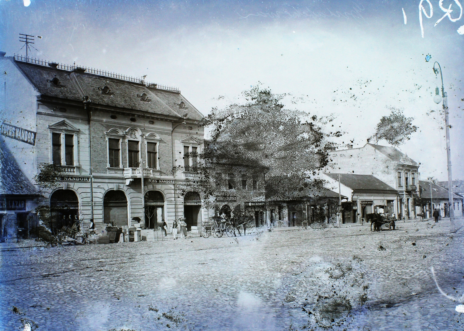 Romania,Transylvania, Alba Iulia, Novák Ferenc tér (Piata Iuliu Maniu)., 1910, Magyar Földrajzi Múzeum / Erdélyi Mór cége, street view, damaged photo, Fortepan #86671