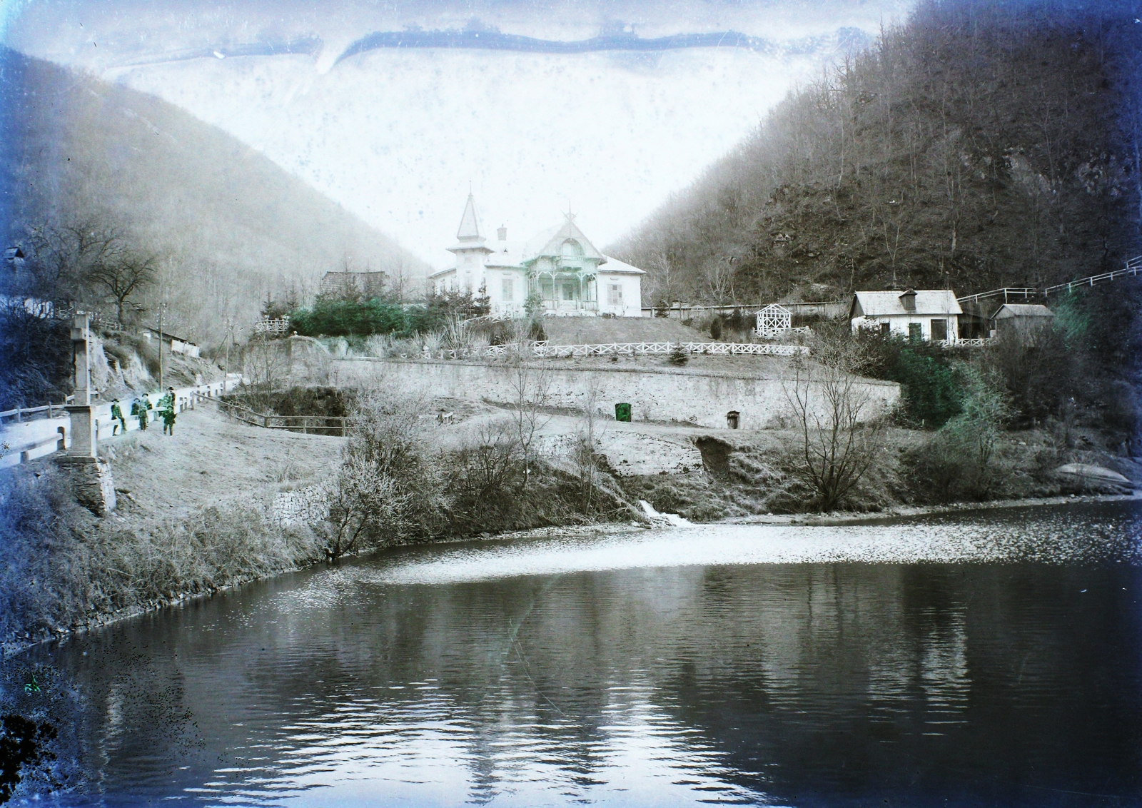 Magyarország, Lillafüred, Miskolc, Hámori-tó, szemben a Weidlich-villa., 1908, Magyar Földrajzi Múzeum / Erdélyi Mór cége, látkép, tó, kereszt_jelkép, Fortepan #86680