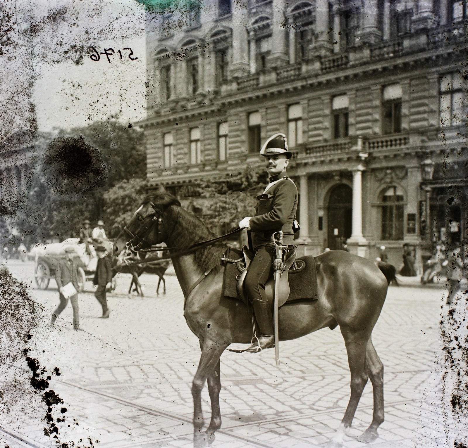 Hungary, Budapest VIII., Kálvin tér, jobbra a Pesti Hazai Első Takarékpénztár bérháza (lebontották), háttérben a Magyar Nemzeti Múzeum., 1905, Magyar Földrajzi Múzeum / Erdélyi Mór cége, sword, rider, Budapest, damaged photo, vanished building, cop, Fortepan #86711