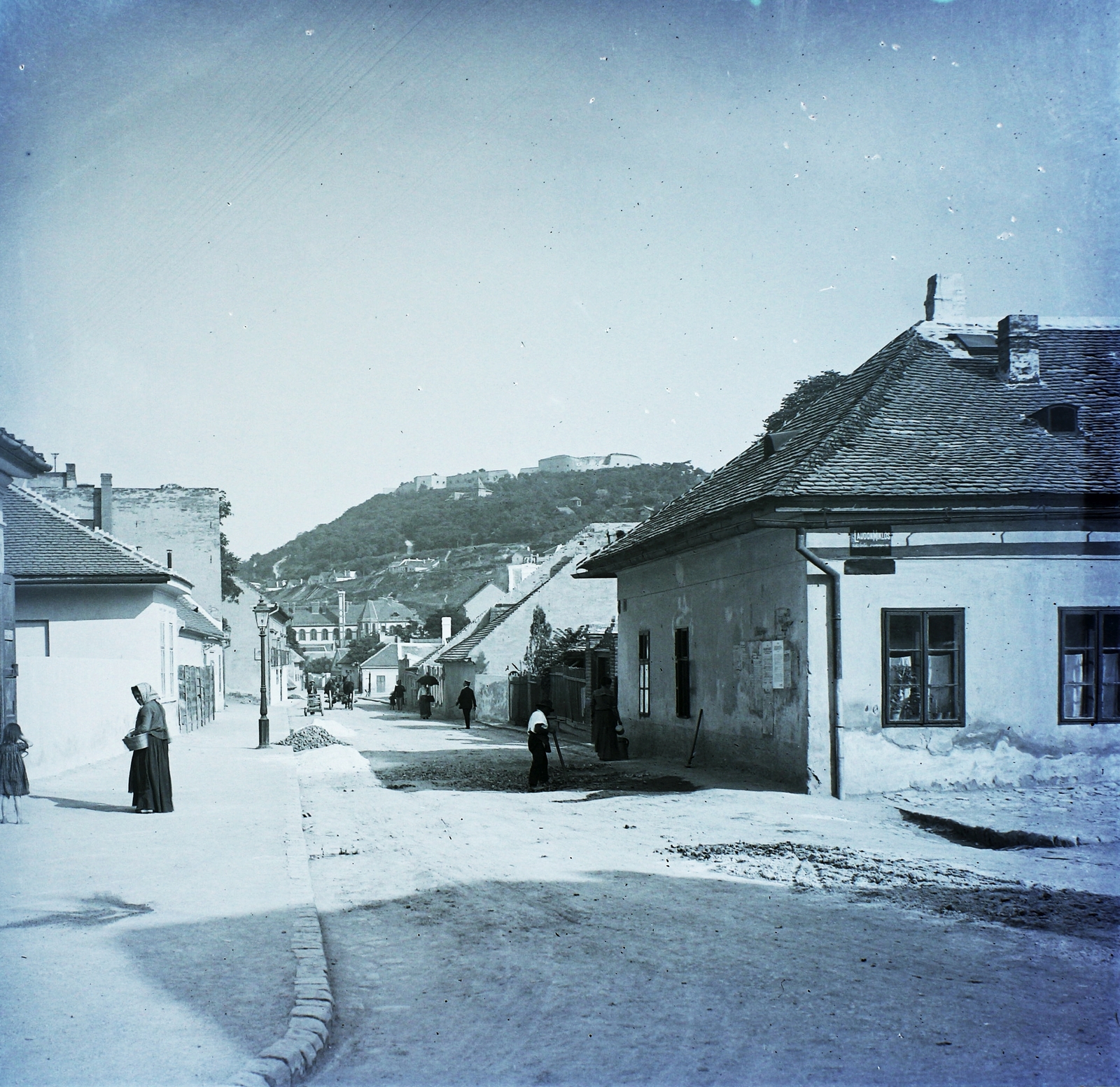 Magyarország, Tabán, Budapest I., Krisztina körút (Árok utca) az Ív utca kereszteződésénél, a háttérben a Gellért-hegy., 1910, Magyar Földrajzi Múzeum / Erdélyi Mór cége, Budapest, Fortepan #86721