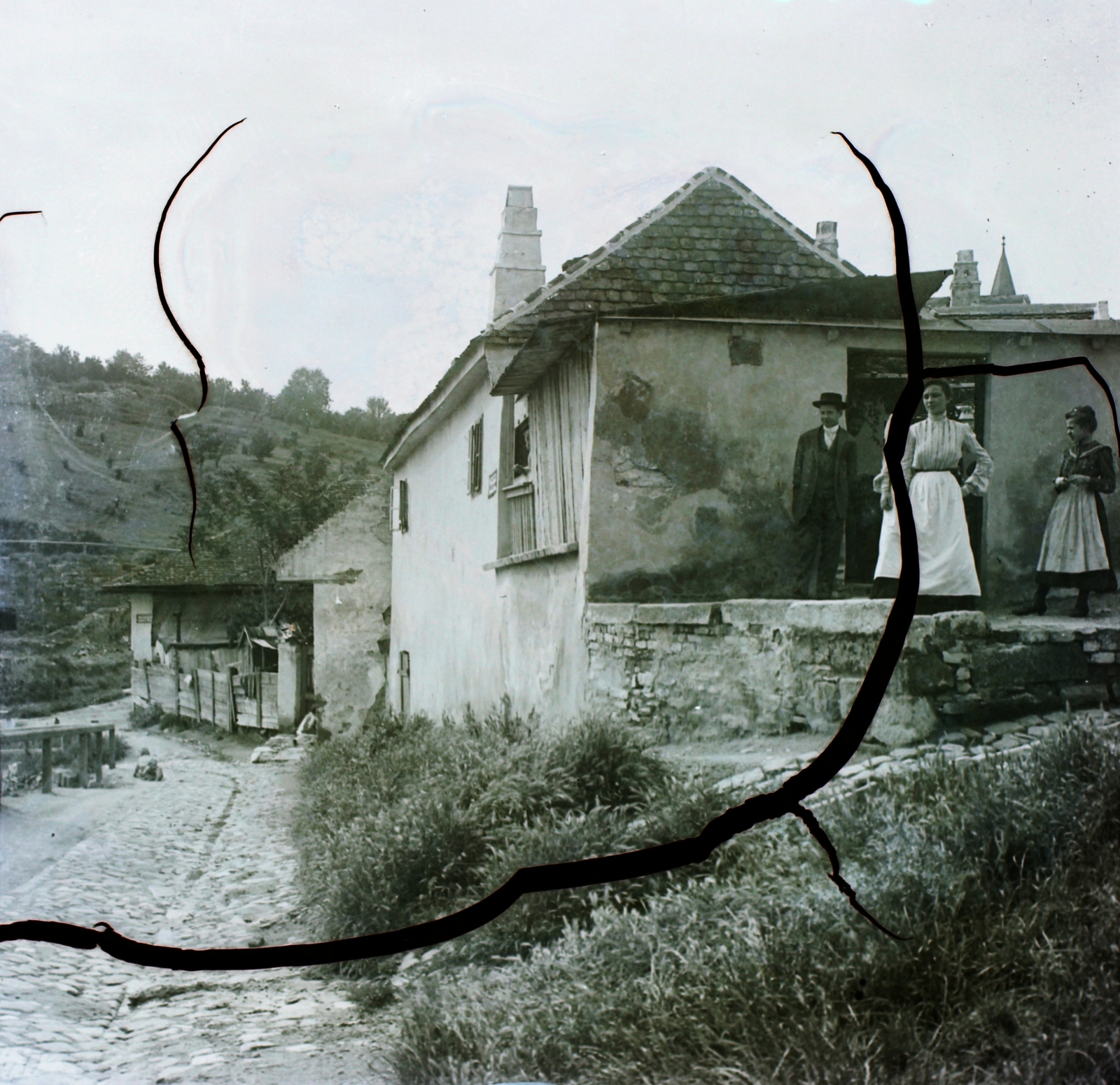 Magyarország, Tabán, Budapest I., Felsőhegy utca., 1910, Magyar Földrajzi Múzeum / Erdélyi Mór cége, kockakő, sérült kép, Budapest, Fortepan #86728