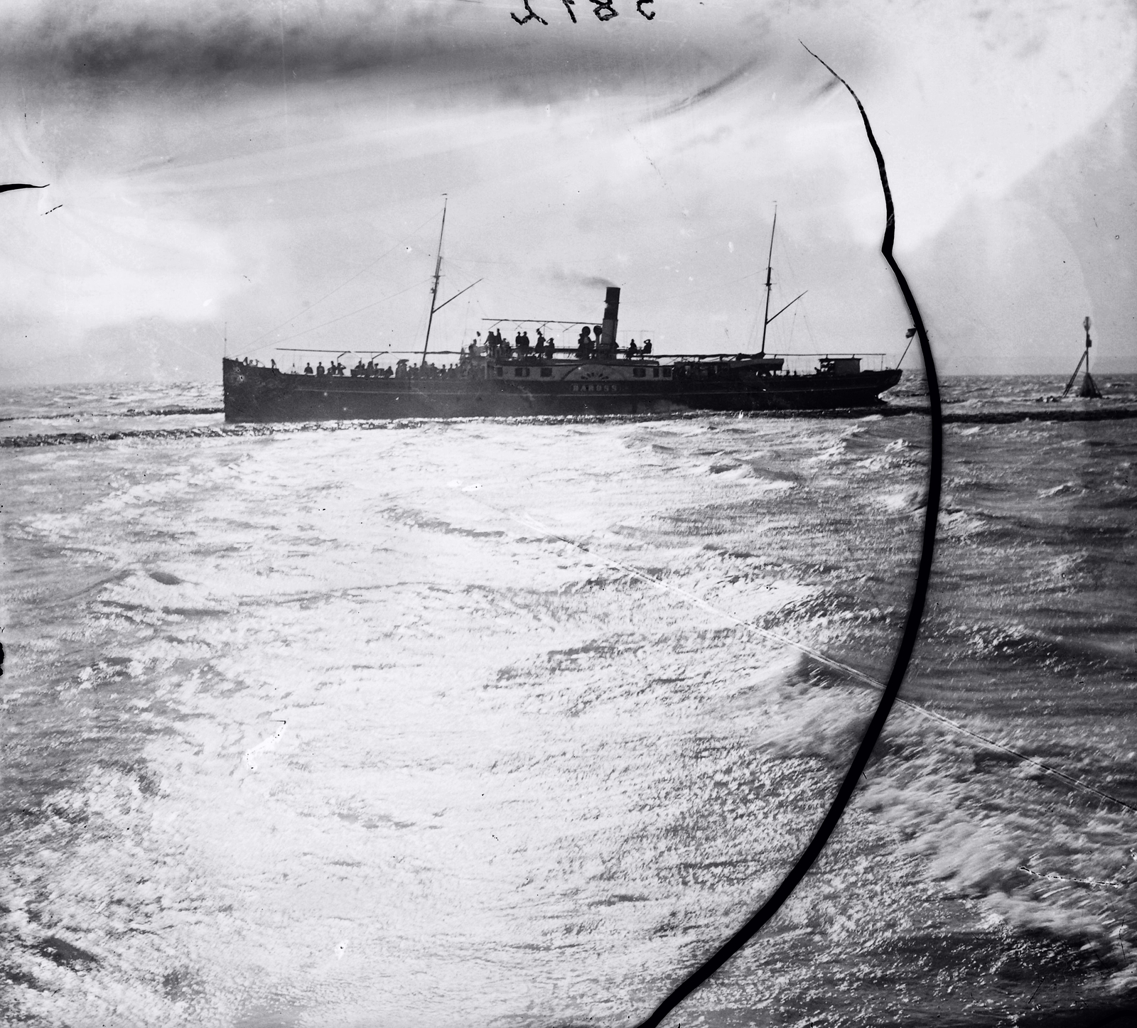 Hungary,Lake Balaton, Siófok, Baross oldalkerekes személyszállító gőzhajó a móló végi jelzőoszlopnál., 1908, Magyar Földrajzi Múzeum / Erdélyi Mór cége, damaged photo, Baross steamer, Fortepan #86790