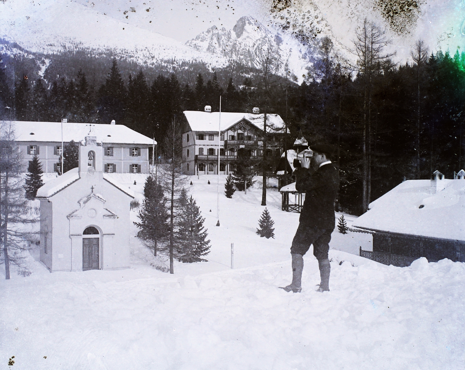 Slovakia, High Tatras, Starý Smokovec, balra a Szent Péter és Pál-kápolna / Lourdes-i Szűz Mária-kápolna., 1907, Magyar Földrajzi Múzeum / Erdélyi Mór cége, woods, winter, snow, photography, chapel, Tatra Mountains, Fortepan #86819