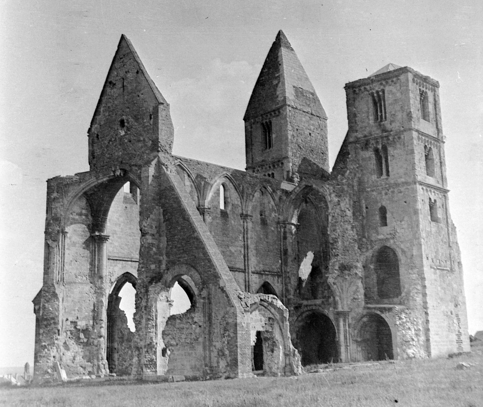 Hungary, Zsámbék, a premontrei templom romjai., 1950, Gyöngyi, church, ruins, Catholic Church, Romanesque Architecture, Premonstratensians, Fortepan #8682