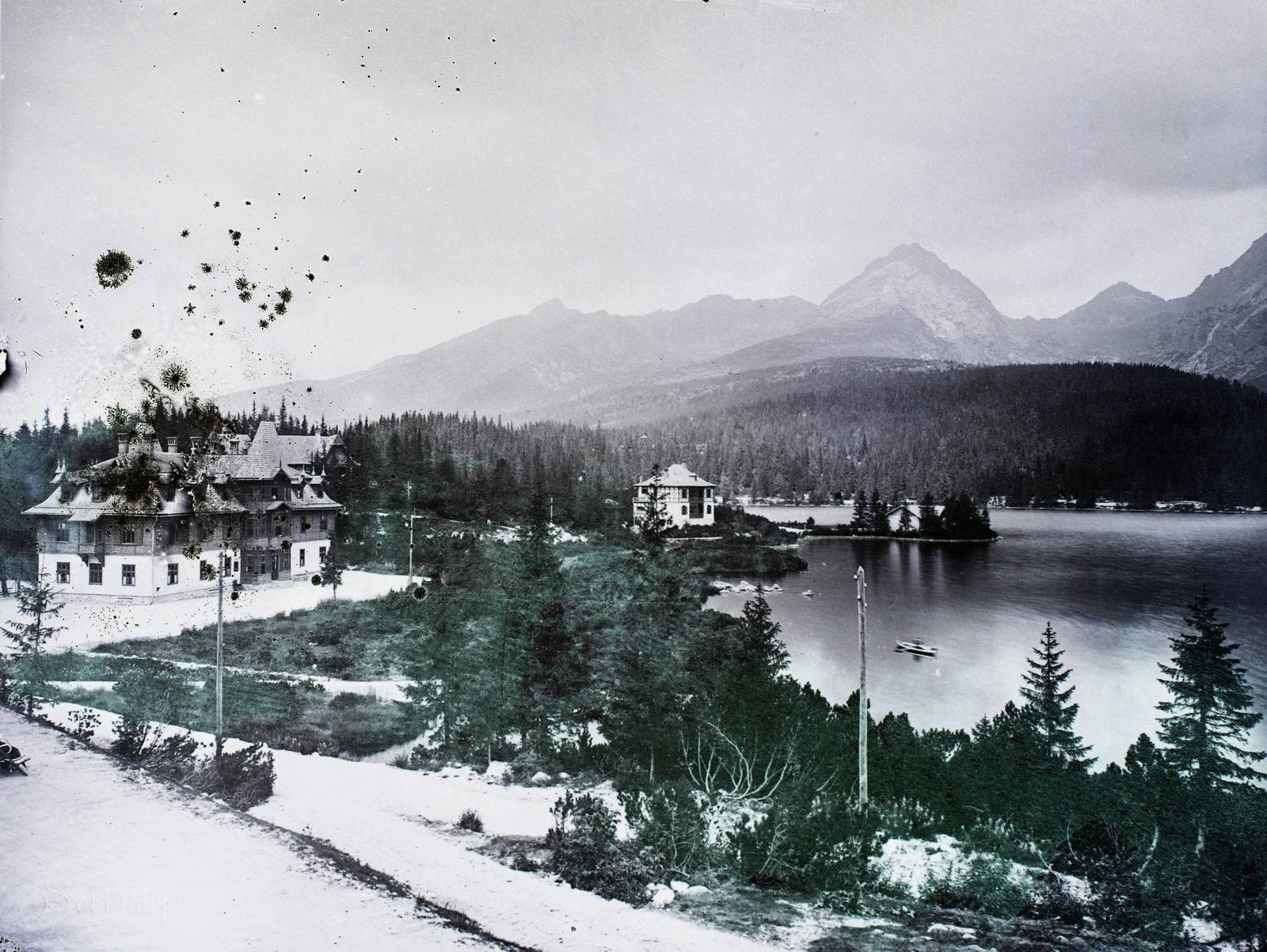 Slovakia,High Tatras, Strbské pleso, balra az Auguszta villa, mögötte a Mária Terézia villa, jobbra a Tivoli villa., 1906, Magyar Földrajzi Múzeum / Erdélyi Mór cége, woods, tarn, Tatra Mountains, Gedeon Majunke-design, Fortepan #86823