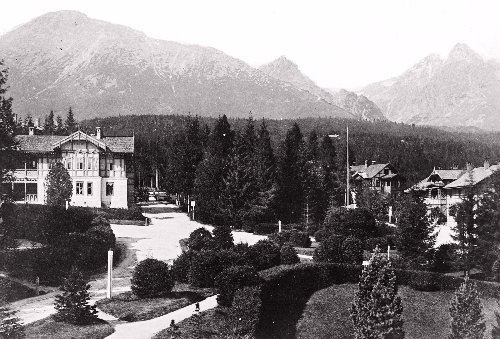 Slovakia,High Tatras, Starý Smokovec, balra a Szalóki-csúcs, jobbra a Lomnici-csúcs., 1906, Magyar Földrajzi Múzeum / Erdélyi Mór cége, woods, Tatra Mountains, Gedeon Majunke-design, Fortepan #86829