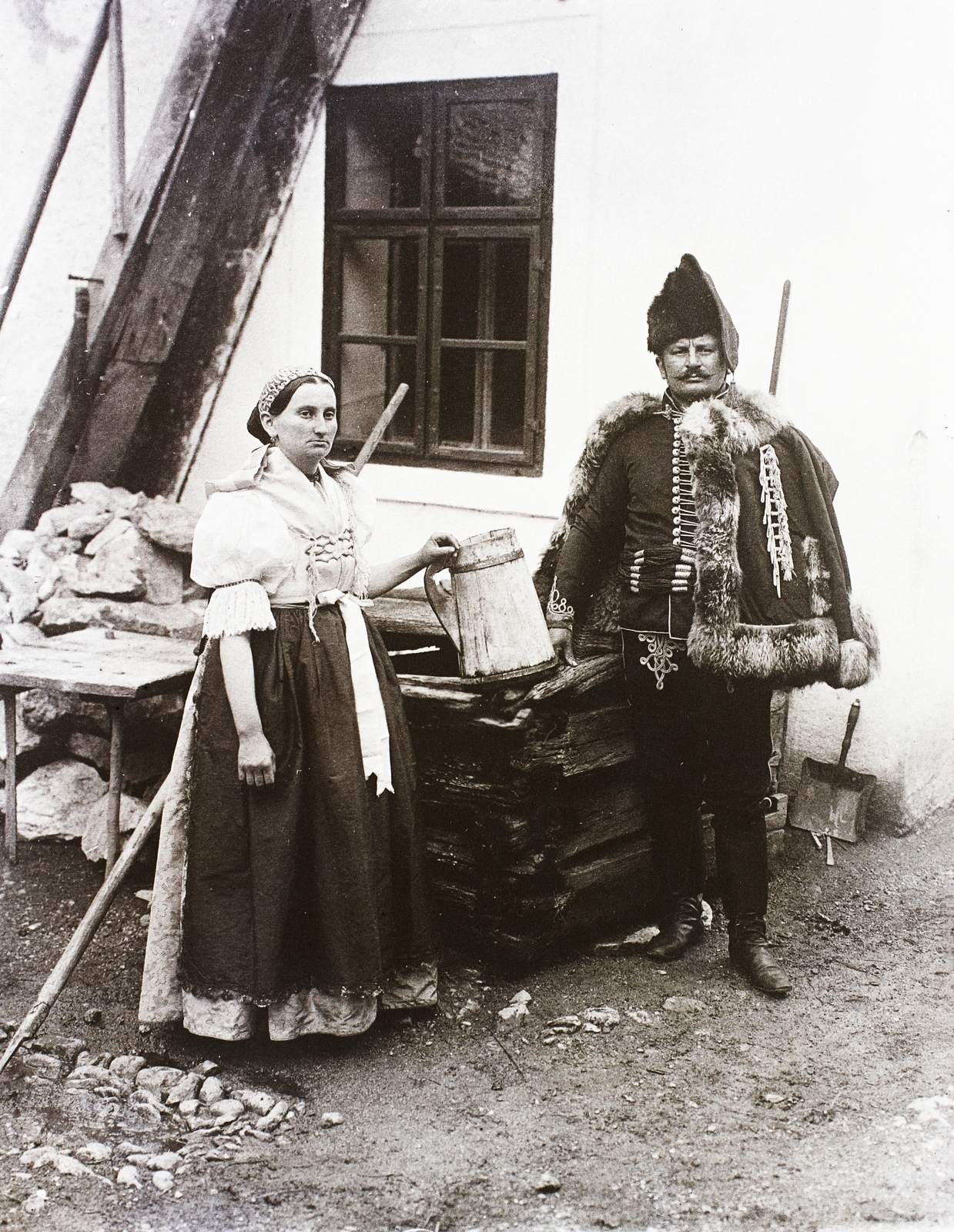 1908, Magyar Földrajzi Múzeum / Erdélyi Mór cége, well, coif, folk costume, apron, headscarf, boots, water bearer, ramp, Fortepan #86854